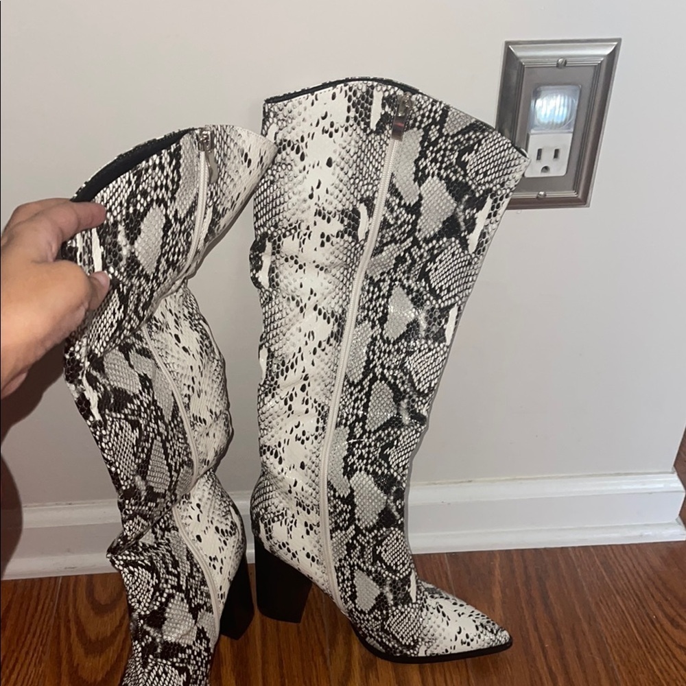 SHEIN Gray Snake Print Heeled Boots - Picture 3 of 3